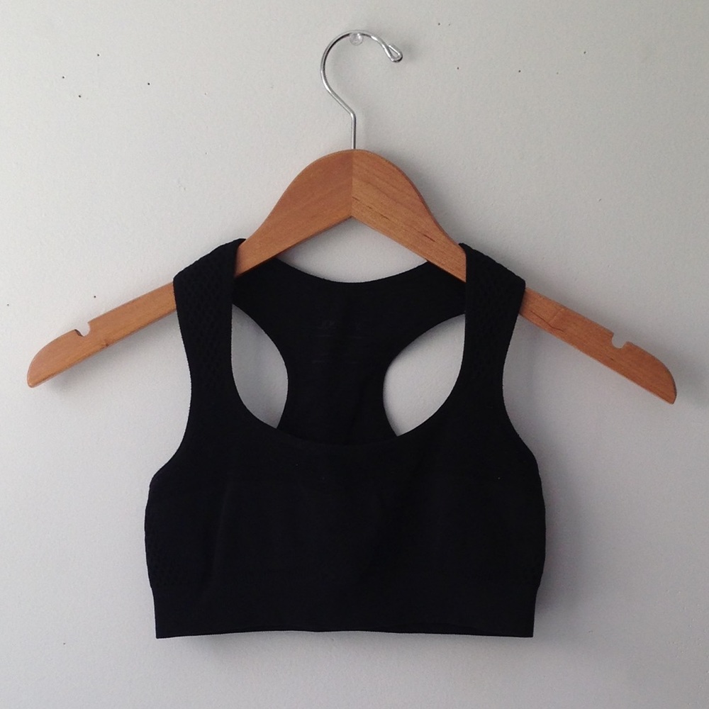 Black sports bra